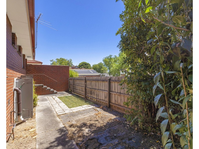 2/24 Suffolk Road, Surrey Hills VIC 3127