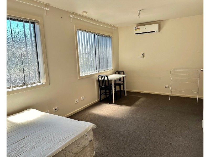 8/5 Rayhur Street, Clayton South VIC 3169