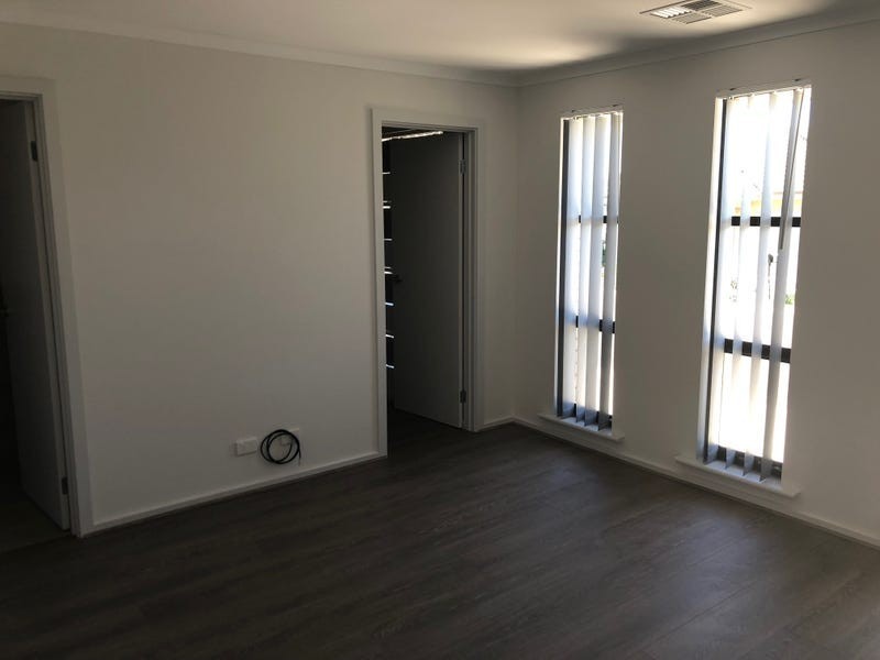 4 Grove Avenue, Elizabeth Park SA 5113