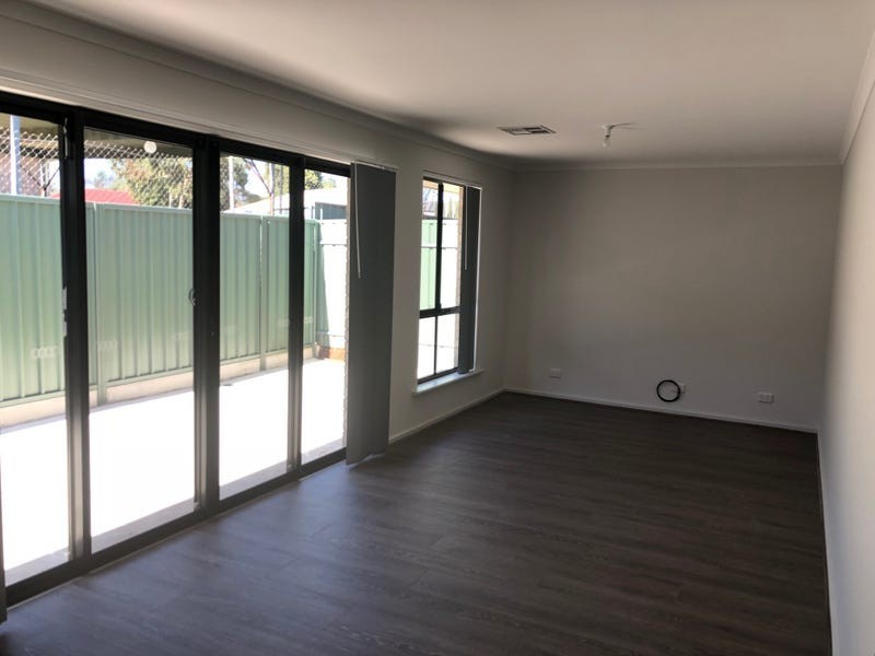 4 Grove Avenue, Elizabeth Park SA 5113