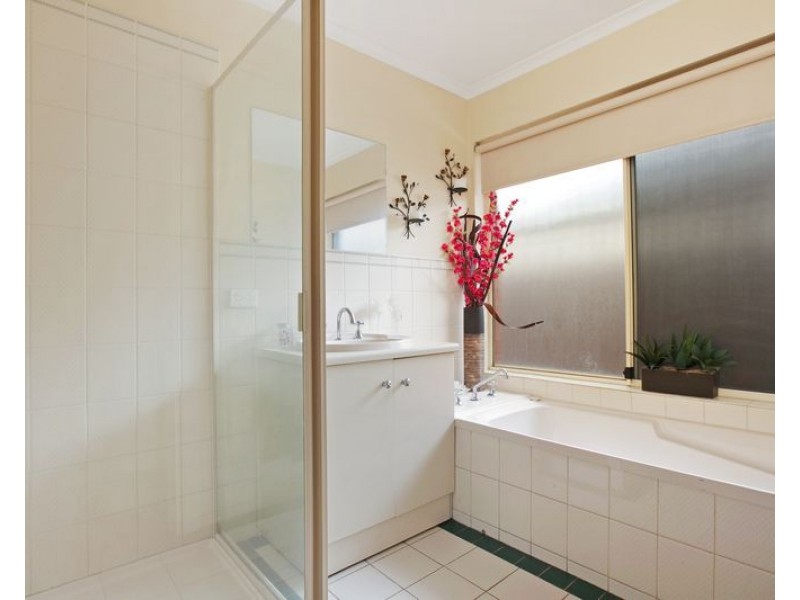 2 Lord Howe Avenue, Oakden SA 5086