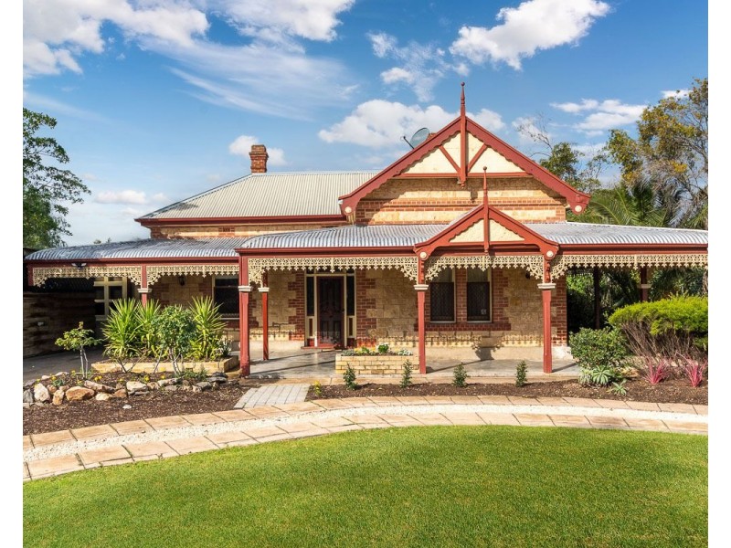 72 Adelaide Road, Murray Bridge SA 5253