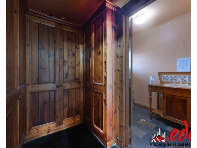 72 Adelaide Road, Murray Bridge SA 5253