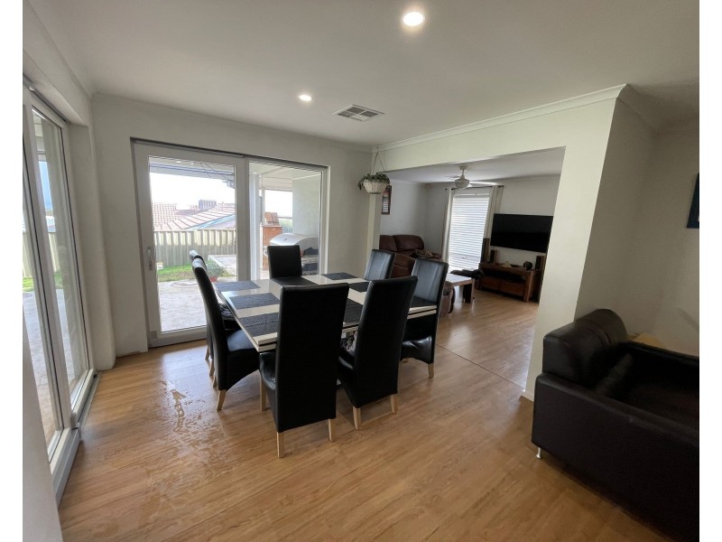 27 Manunda Way, Hallett Cove SA 5158