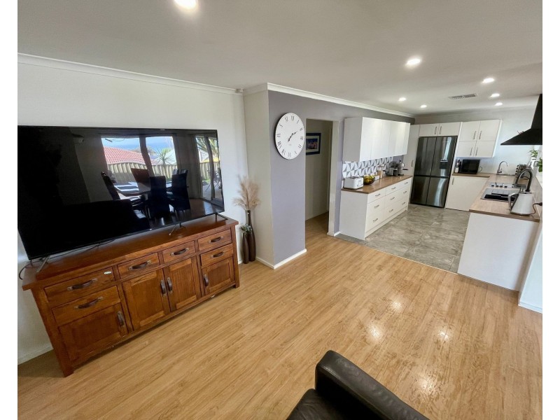 27 Manunda Way, Hallett Cove SA 5158