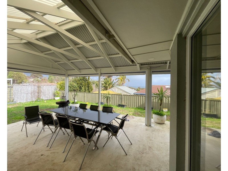 27 Manunda Way, Hallett Cove SA 5158