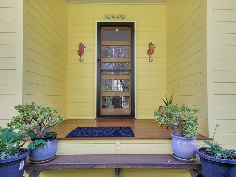 3 Helen Pde, Lamb Island QLD 4184