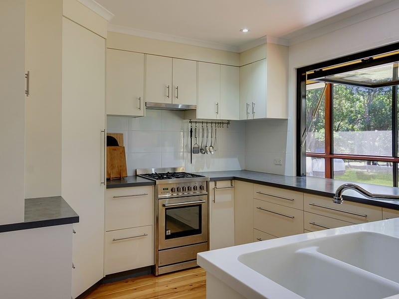 3 Helen Pde, Lamb Island QLD 4184