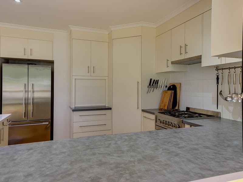 3 Helen Pde, Lamb Island QLD 4184