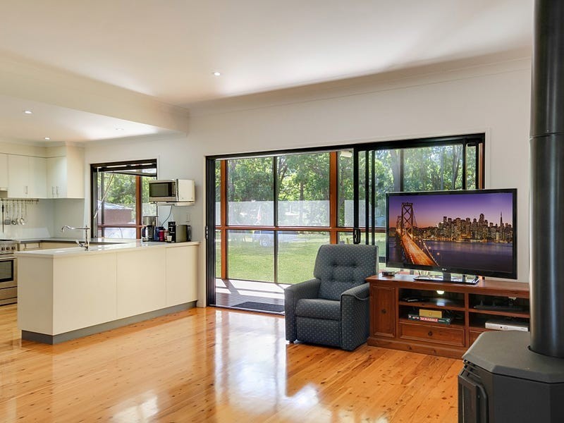 3 Helen Pde, Lamb Island QLD 4184