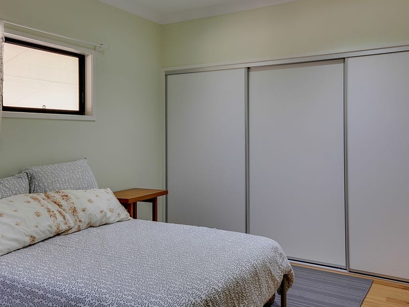 3 Helen Pde, Lamb Island QLD 4184
