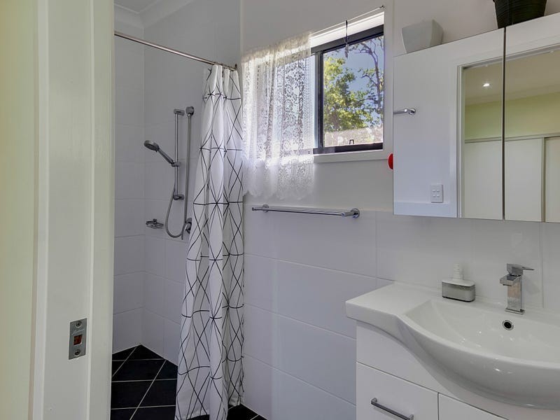 3 Helen Pde, Lamb Island QLD 4184
