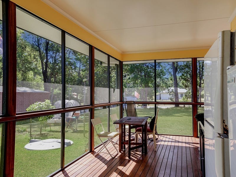 3 Helen Pde, Lamb Island QLD 4184
