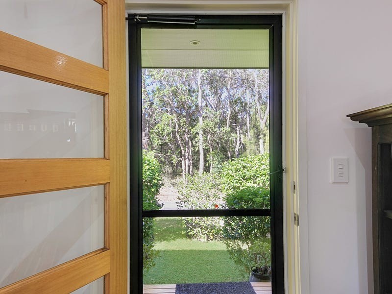 3 Helen Pde, Lamb Island QLD 4184