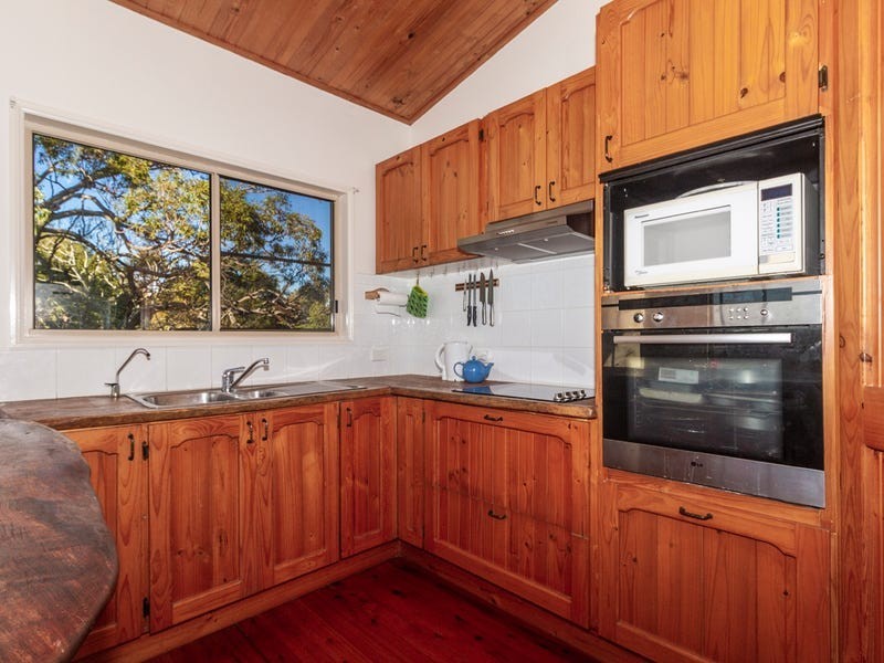 8 Keith St, Macleay Island QLD 4184