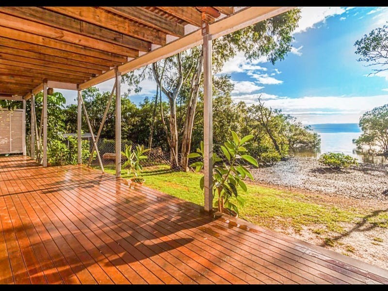 33 Calmwaters Cres, Macleay Island QLD 4184