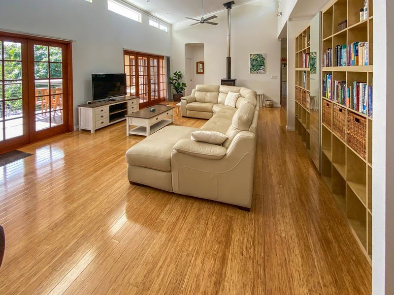 33 Calmwaters Cres, Macleay Island QLD 4184