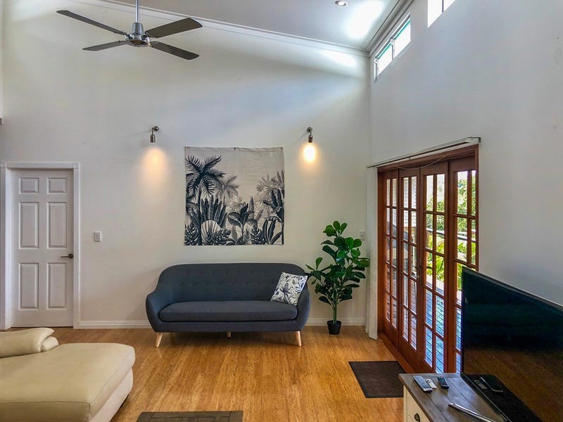 33 Calmwaters Cres, Macleay Island QLD 4184