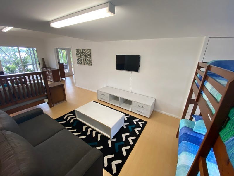 33 Calmwaters Cres, Macleay Island QLD 4184