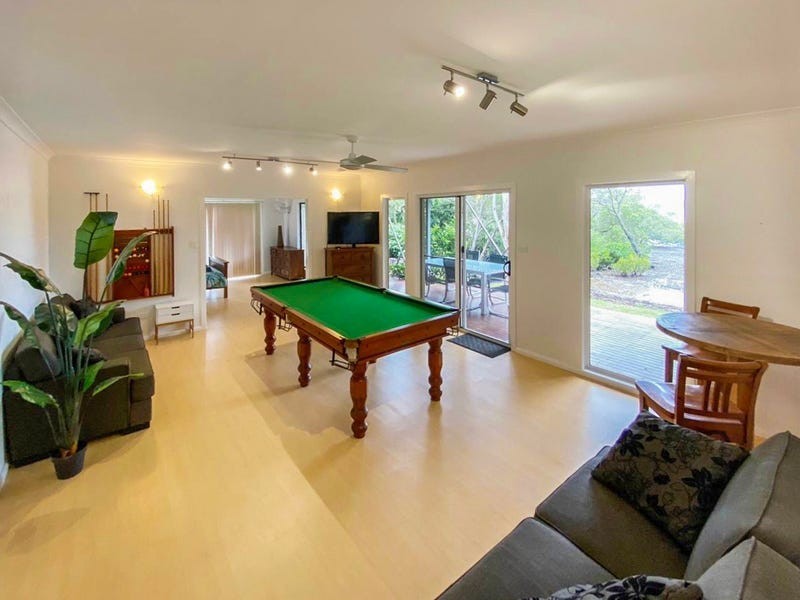 33 Calmwaters Cres, Macleay Island QLD 4184