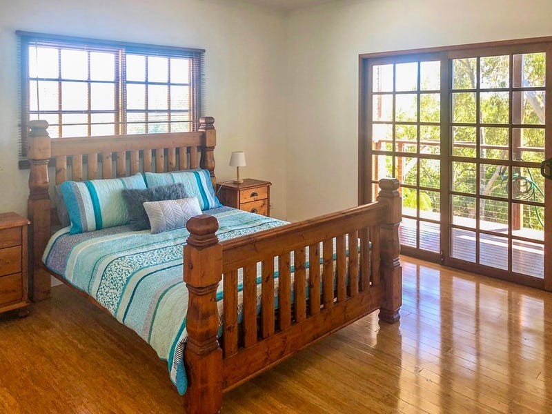 33 Calmwaters Cres, Macleay Island QLD 4184