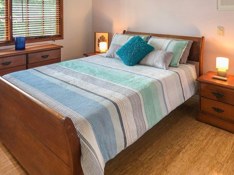 33 Calmwaters Cres, Macleay Island QLD 4184