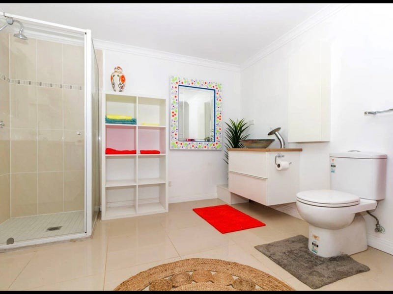 33 Calmwaters Cres, Macleay Island QLD 4184