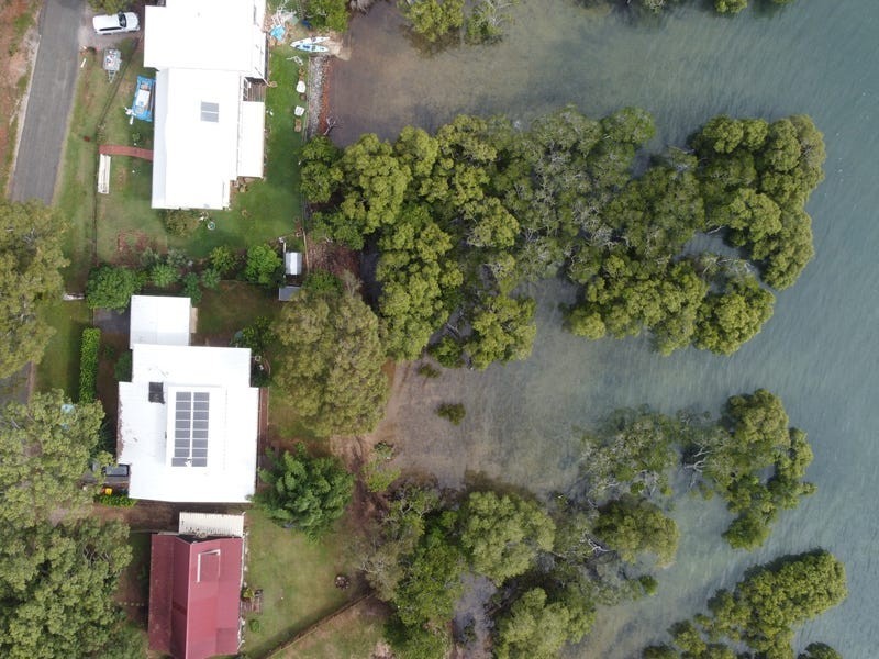 33 Calmwaters Cres, Macleay Island QLD 4184