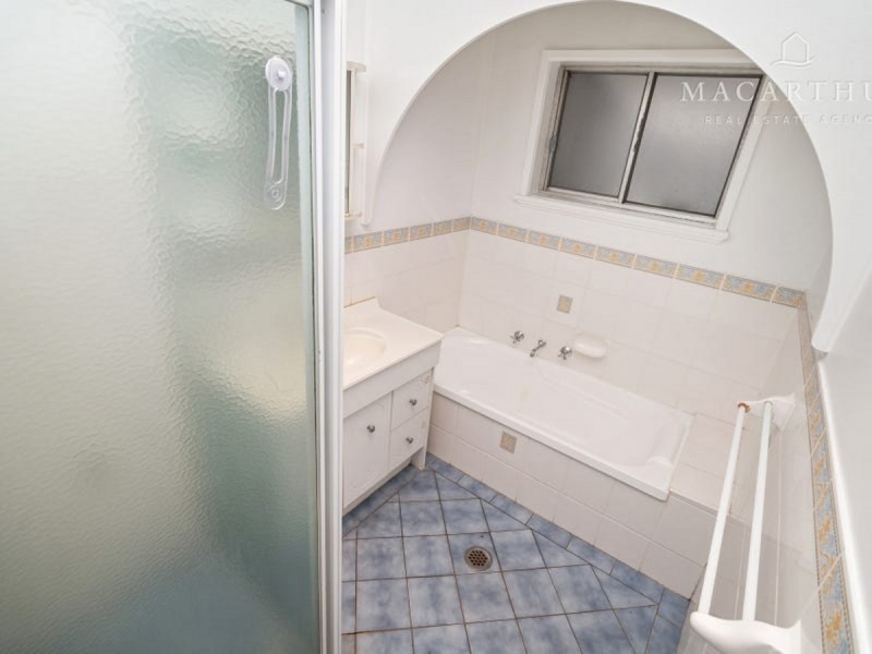 25 Leavenworth Drive, Mount Austin NSW 2650