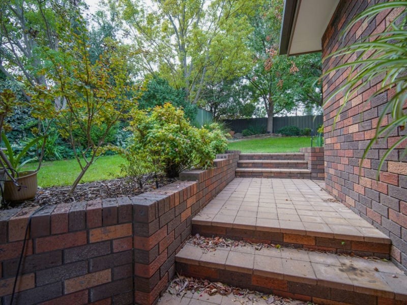 79 Simkin Crescent, Kooringal NSW 2650