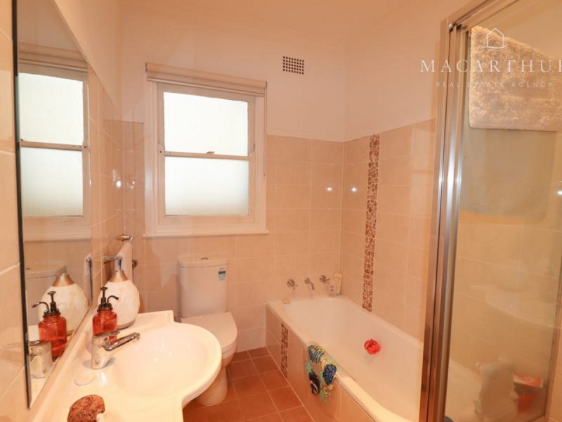 70 Mitchelmore Street, Turvey Park NSW 2650