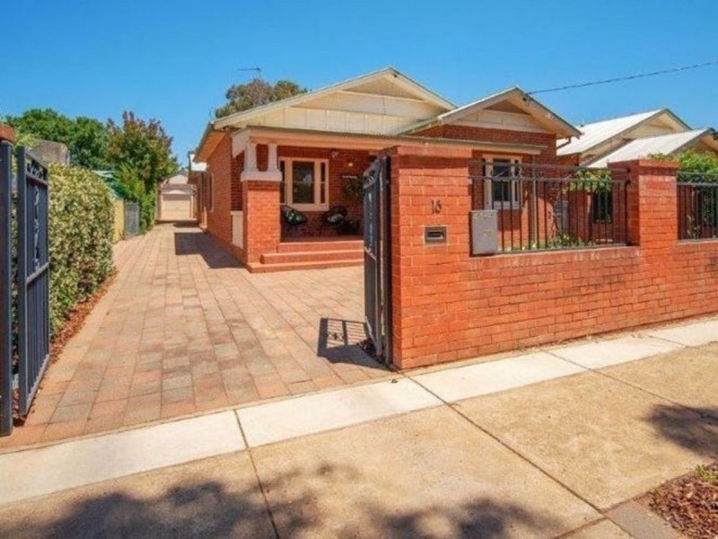 16 Lindsay Street, Turvey Park NSW 2650