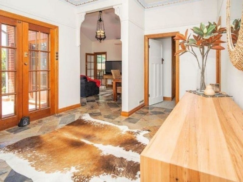 16 Lindsay Street, Turvey Park NSW 2650