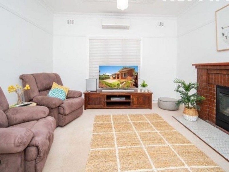 16 Lindsay Street, Turvey Park NSW 2650