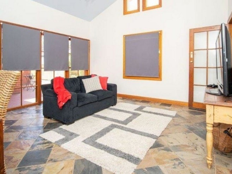 16 Lindsay Street, Turvey Park NSW 2650