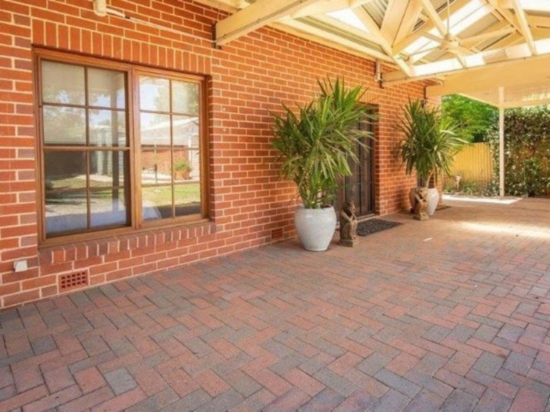 16 Lindsay Street, Turvey Park NSW 2650
