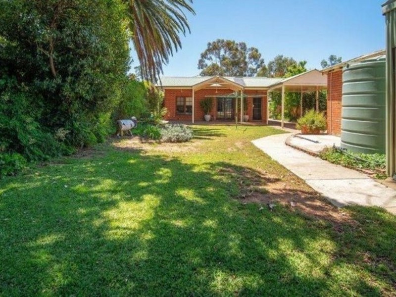 16 Lindsay Street, Turvey Park NSW 2650