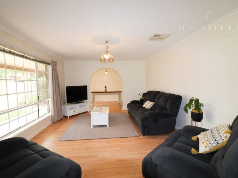 2 Egret Place, Estella NSW 2650