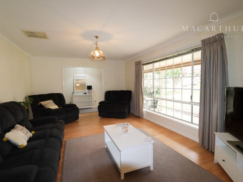 2 Egret Place, Estella NSW 2650