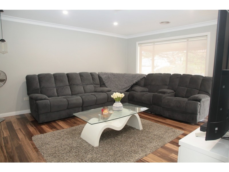 18 Canola Place, Estella NSW 2650