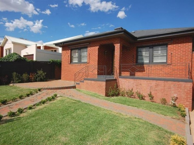 31 Mitchelmore Street, Turvey Park NSW 2650