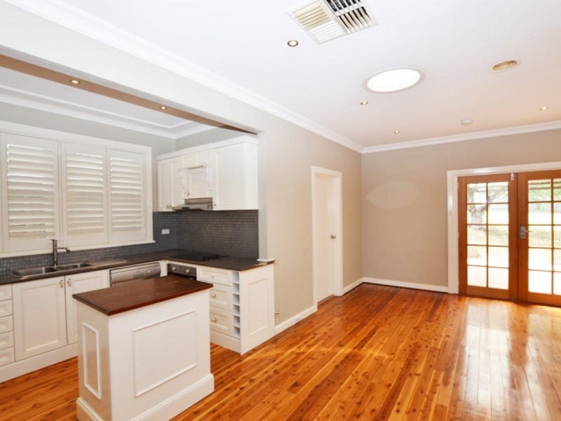 31 Mitchelmore Street, Turvey Park NSW 2650