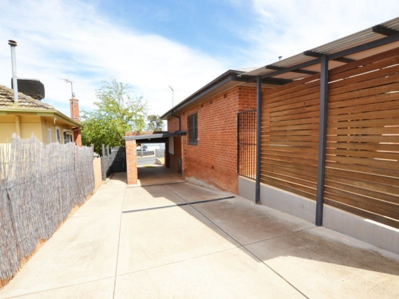31 Mitchelmore Street, Turvey Park NSW 2650