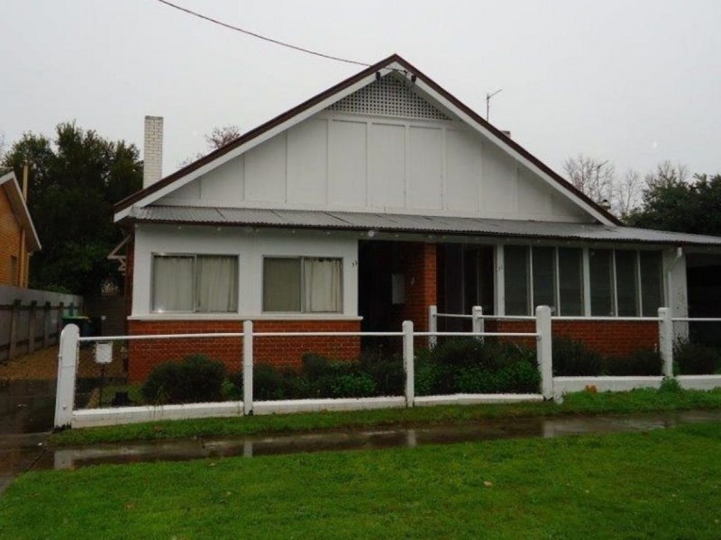 13 Freer Street, Wagga Wagga NSW 2650