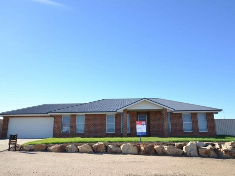 5 Muttama Parade, Gobbagombalin NSW 2650