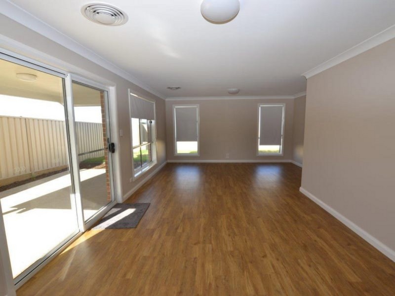 5 Muttama Parade, Gobbagombalin NSW 2650