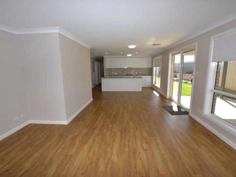 5 Muttama Parade, Gobbagombalin NSW 2650