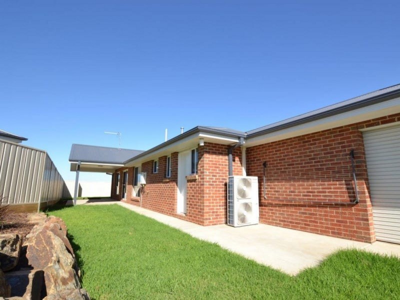 5 Muttama Parade, Gobbagombalin NSW 2650