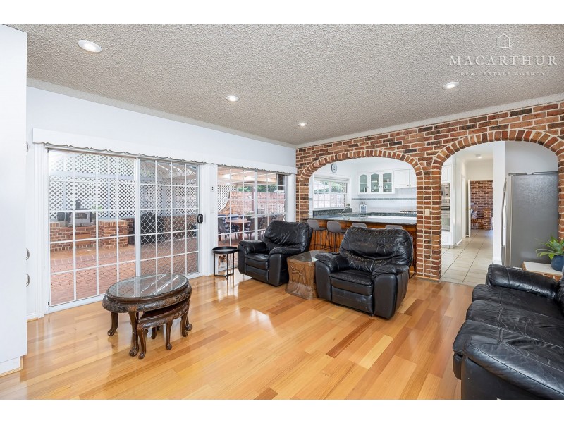 2 Loru Close, Kooringal NSW 2650