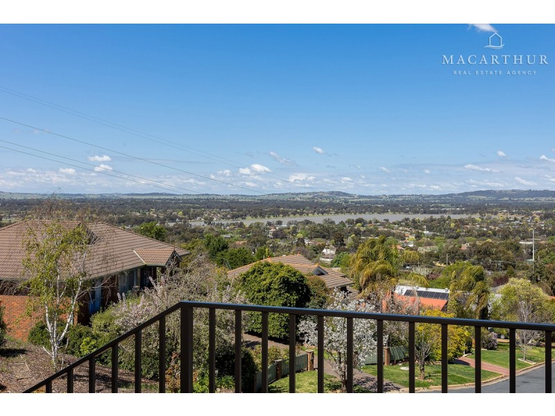 2 Loru Close, Kooringal NSW 2650